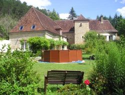 Gîte de charme avec piscine en Dordogne.