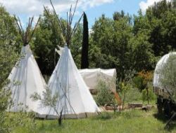 Vacances insolites en Tipis dans l'Hérault
