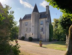 Bed and Breakfast in a loire valley castle. near Vou