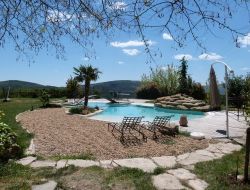 Gîte avec piscine en Haute Provence.