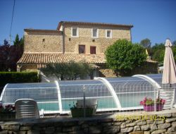 Gites ruraux en Cévennes avec piscine couverte.