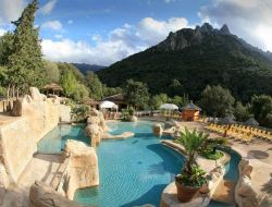Locations vacances en camping en Corse.