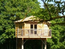Unusual stay in perched huts in France