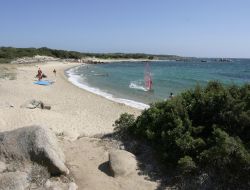 Camping en bord de plage en Corse du Sud.