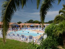 Résidence de vacances avec piscine dans l'Aude