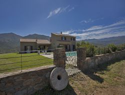Gîtes avec piscine à louer en Corse