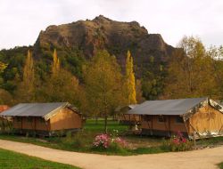 Séjours insolites en tentes et lodges en Auvergne