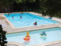Village vacances avec piscine dans le Lot.