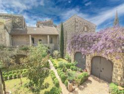 Location vacances avec piscine en Ardèche.