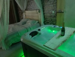 Gite de charme avec jacuzzi dans le Lot.
