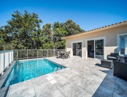 Locations vacances avec piscine en Corse du sud.