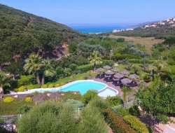 Villas climatisées avec piscine en Corse du Sud.
