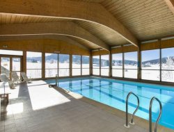 Location saisonnière avec piscine chauffée dans le Jura