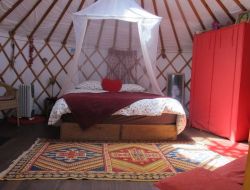 Vacances insolites dans une yourte en Provence