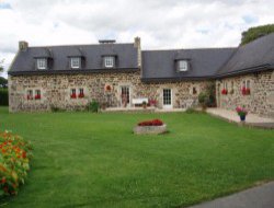 Chambres d'hotes  la campagne en Bretagne.  7 km* de Plourac'h