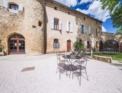 Maison d'hotes avec piscine en Provence  20 km* de Groux les Bains