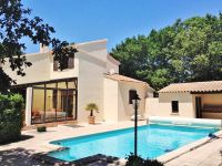 Villa avec piscine dans le Gard.