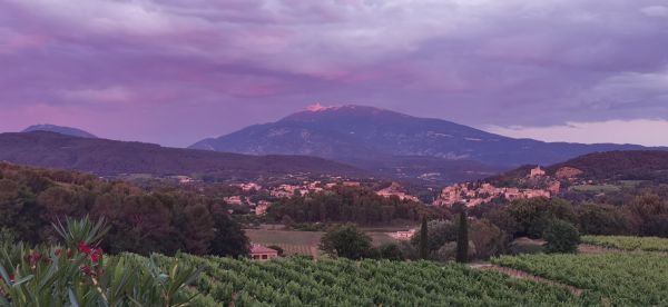 Coucher de soleil rose vue du gite 