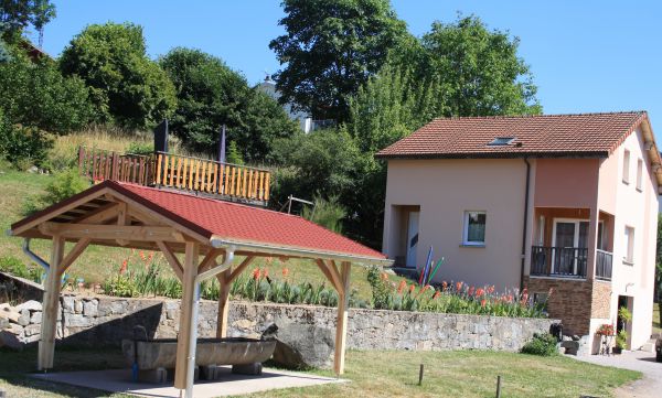Home  et sa fontaine 