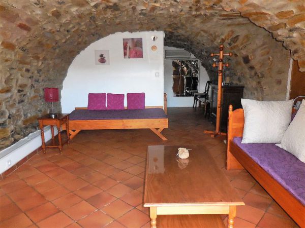 Le salon avec les 2 couchages 1 personne