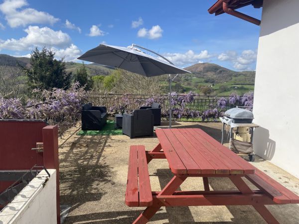 Terrasse avec vue sur les collines/seroratea2