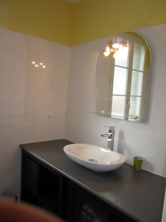 Une partie de la salle de bains