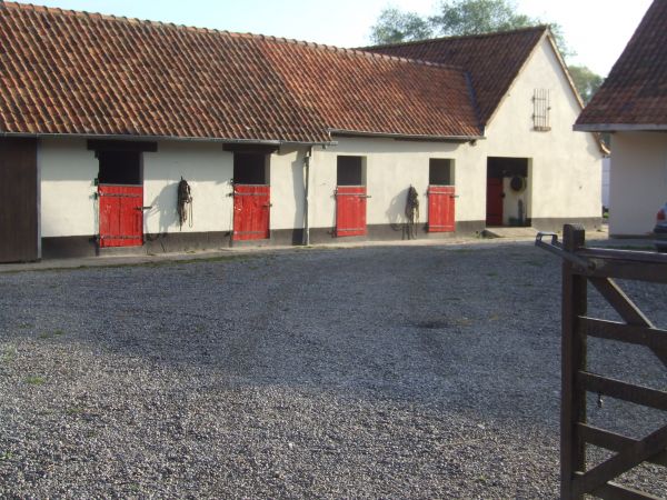 Entre de la ferme questre
