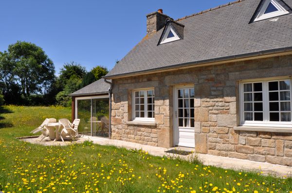 Terrasse et faade maison exposes plein sud