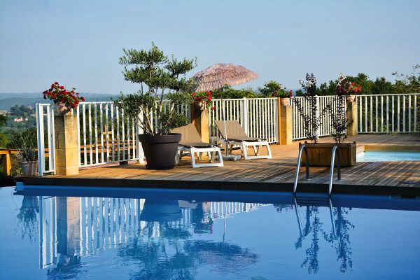 Piscine  dbordement chauffe l't