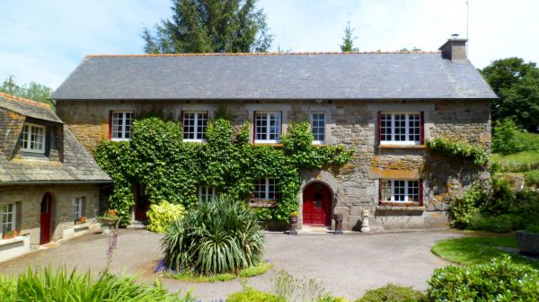 Kermarch Farmhouse Gite De Grande Capacite A Saint Nicolas Du Pelem Cotes D Armor