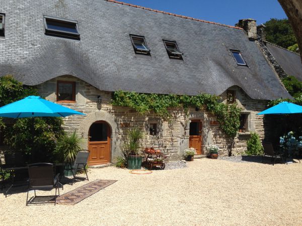 Wisteria et vine cottages