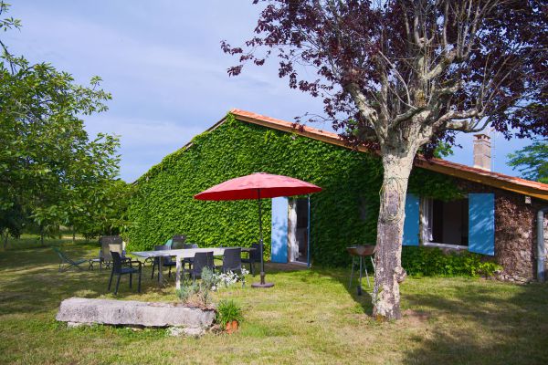 Salon de jardin communiquant  avec la cuisine