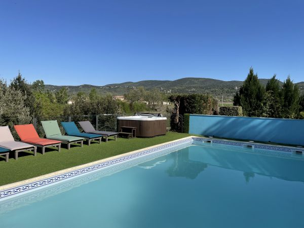 Gite-avec-grande-piscine-spa-le petit vialto