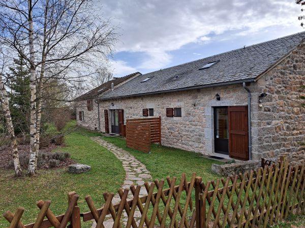 Maison enti�re, g�te sur la partie droite
