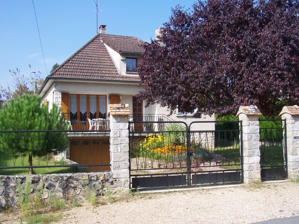 Pavillon donnant sur la rue