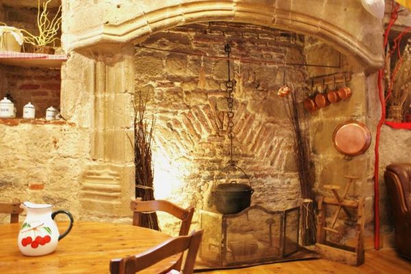 La cheminée du 14 ème siècle...
