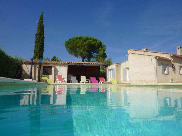 La piscine et la maison cot sud - ouest