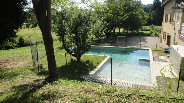 Vue d'ensemble, piscine, jeu de boule, gte