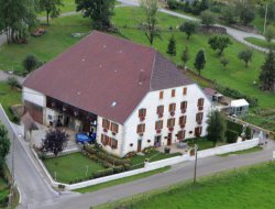 Logement 10-16 personnes  23 km* de Montbarrey