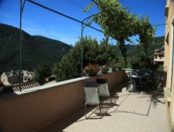 Hbergement 4-6 personnes  22 km* de Comprgnac