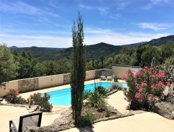 Holiday cottages with pool in Languedoc Roussillon. near Peret