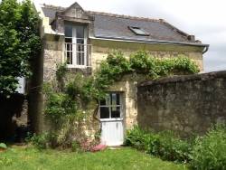 Character holiday home in Loire Valley near Allonnes