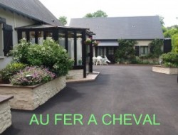 Vaudeloges Gte avec piscine chauffe dans le Calvados