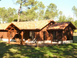 Salles Gite avec piscine et jacuzzi dans les Landes.
