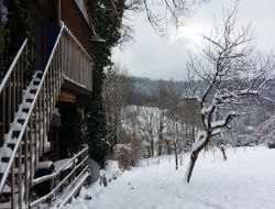 Unusual stay in perched hut in Franche Comte