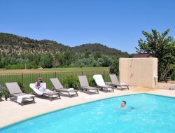 Fox Amphoux Grand gite avec piscine en Haute Provence.