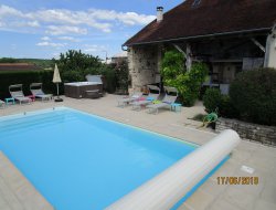 Grande location avec piscine en Bourgogne