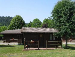 Devesset Camping avec location de chalets en Haute Loire.