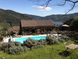 Gte avec piscine a louer en Ardche.