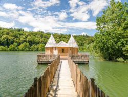 Huanne Montmartin Cabanes perches ou sur pilotis en Haute Saone, Franche Comt.